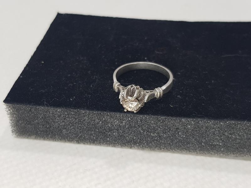 ANTİKA TEK TAŞ PIRLANTA YÜZÜK 