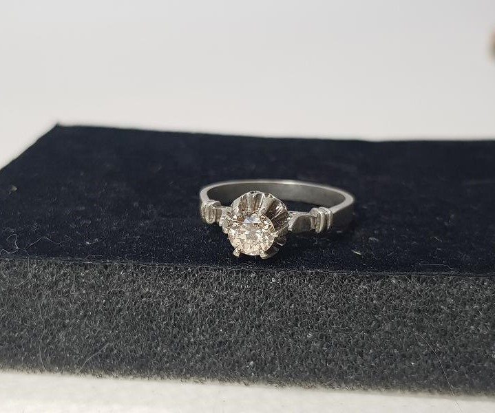 ANTİKA TEK TAŞ PIRLANTA YÜZÜK 