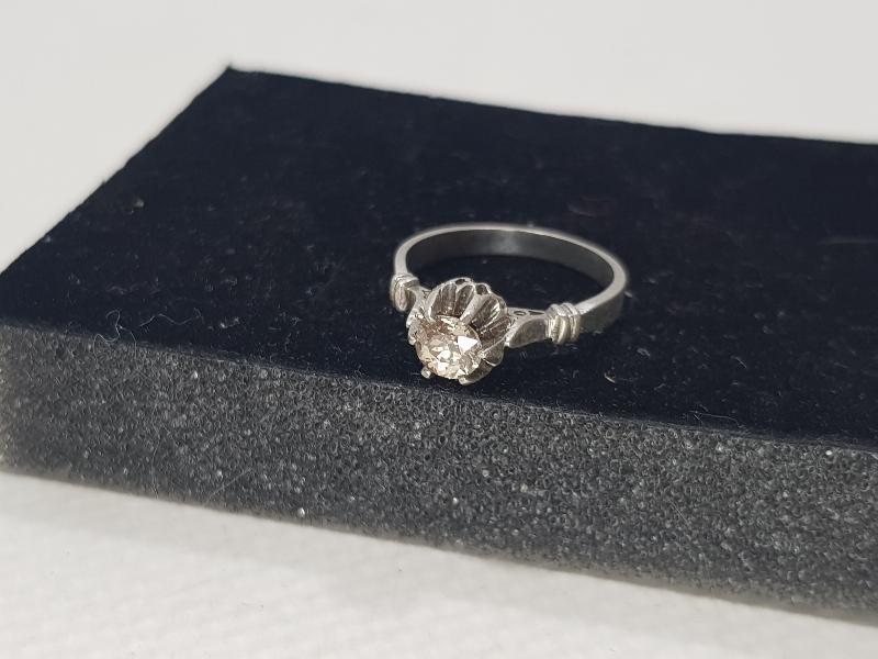 ANTİKA TEK TAŞ PIRLANTA YÜZÜK 