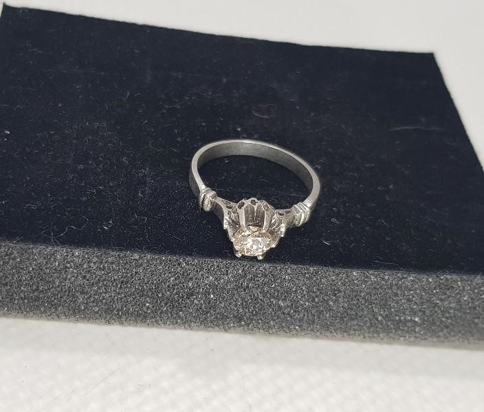 ANTİKA TEK TAŞ PIRLANTA YÜZÜK 