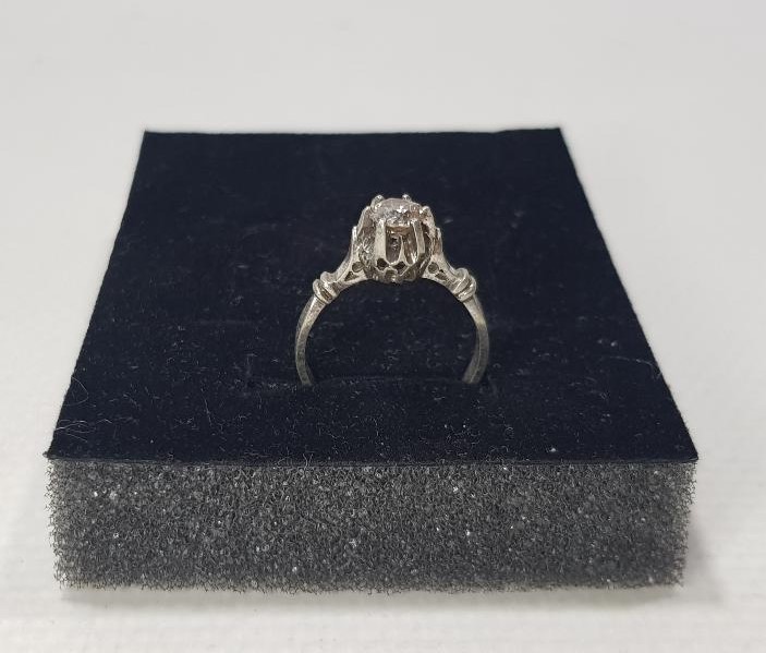 ANTİKA TEK TAŞ PIRLANTA YÜZÜK 