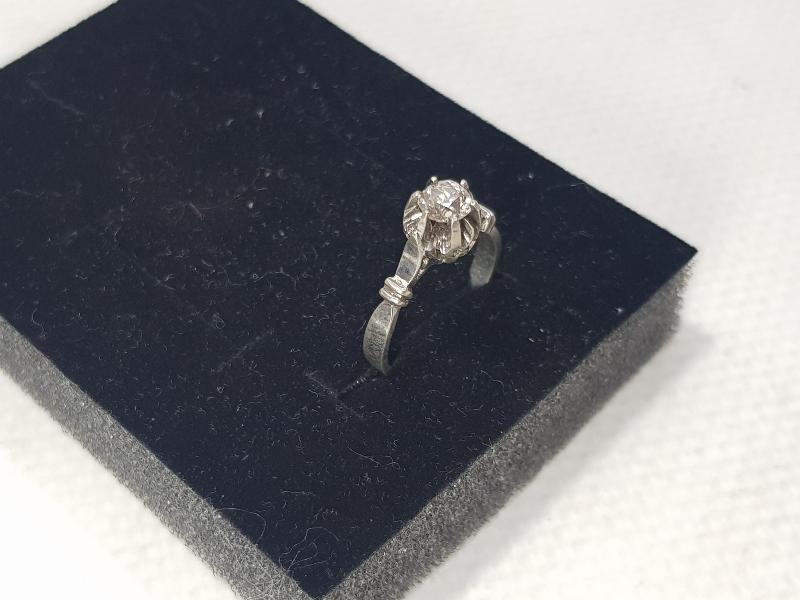 ANTİKA TEK TAŞ PIRLANTA YÜZÜK 