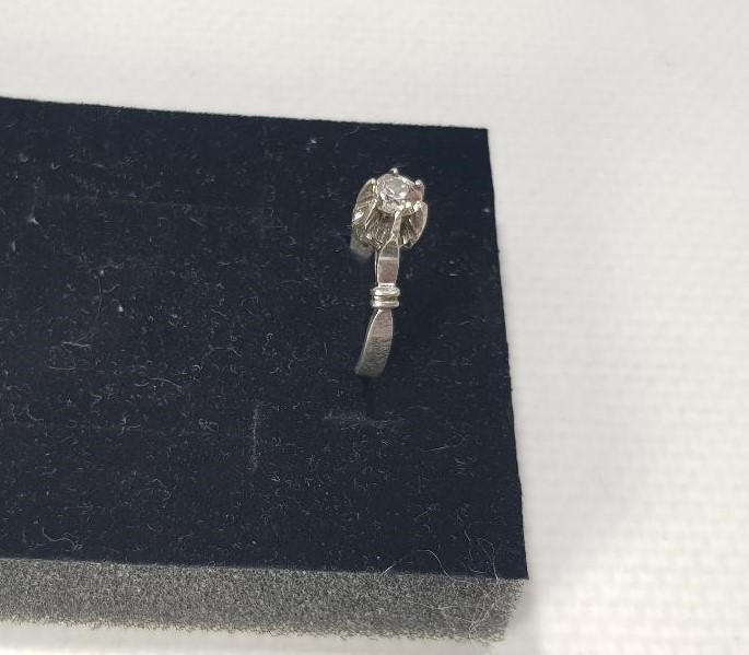 ANTİKA TEK TAŞ PIRLANTA YÜZÜK 