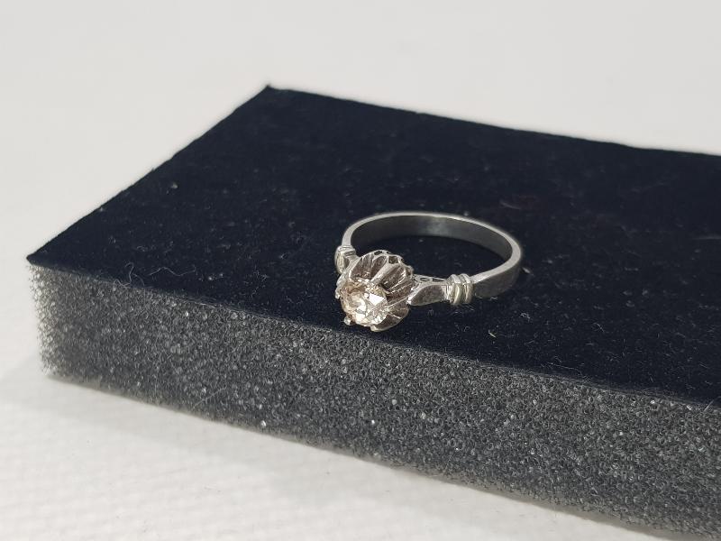 ANTİKA TEK TAŞ PIRLANTA YÜZÜK 