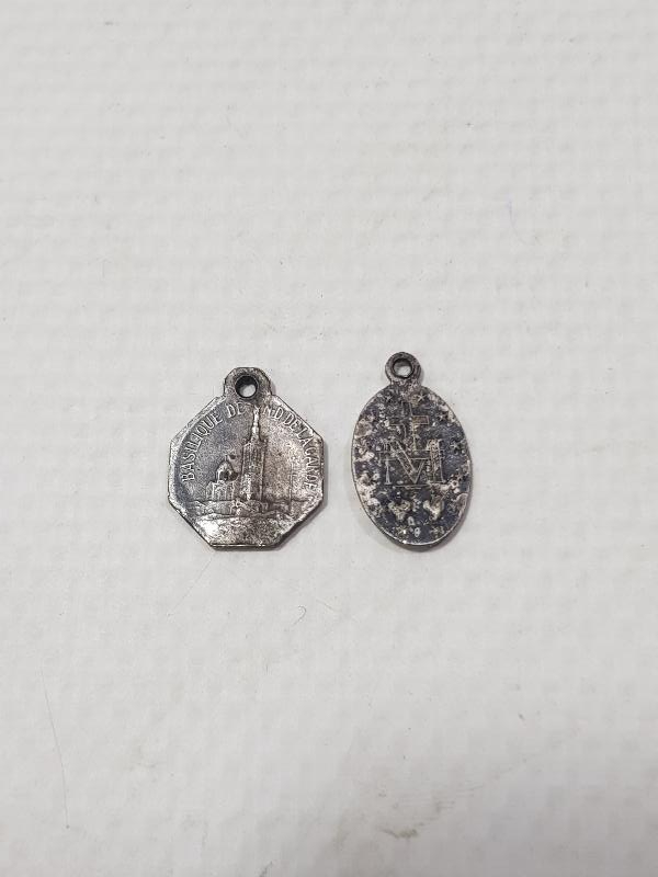 HIRİSTİYAN İŞİ İKİ ADET KOLYE UCU