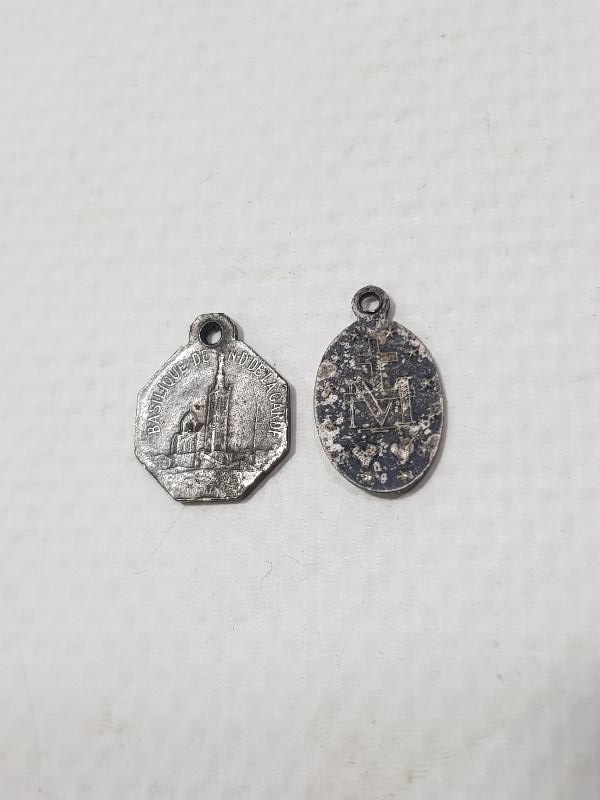 HIRİSTİYAN İŞİ İKİ ADET KOLYE UCU