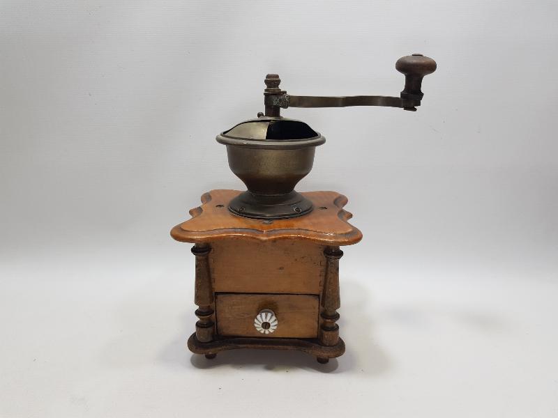 KAHVE KÜLTÜRÜ: OSMANLI DÖNEMİ ÇOK NADİR AHŞAP KAHVE DEĞİRMENİ