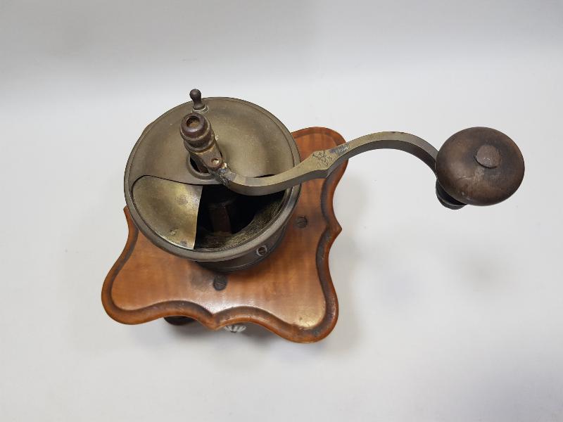 KAHVE KÜLTÜRÜ: OSMANLI DÖNEMİ ÇOK NADİR AHŞAP KAHVE DEĞİRMENİ