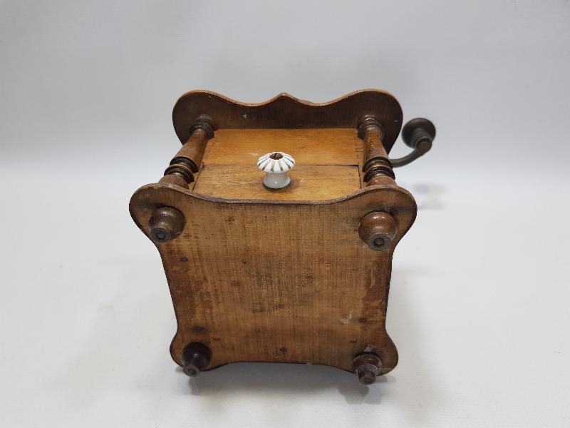 KAHVE KÜLTÜRÜ: OSMANLI DÖNEMİ ÇOK NADİR AHŞAP KAHVE DEĞİRMENİ