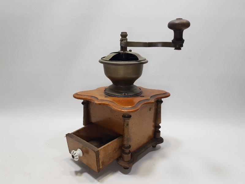 KAHVE KÜLTÜRÜ: OSMANLI DÖNEMİ ÇOK NADİR AHŞAP KAHVE DEĞİRMENİ