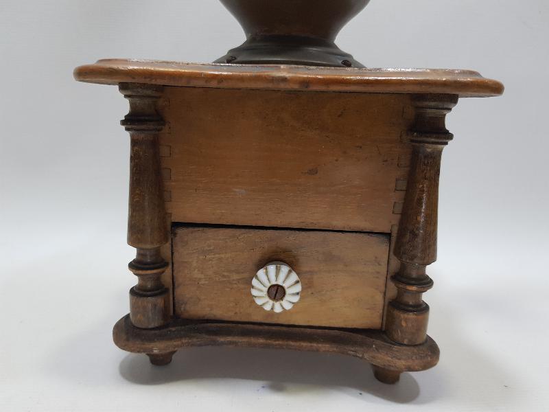 KAHVE KÜLTÜRÜ: OSMANLI DÖNEMİ ÇOK NADİR AHŞAP KAHVE DEĞİRMENİ