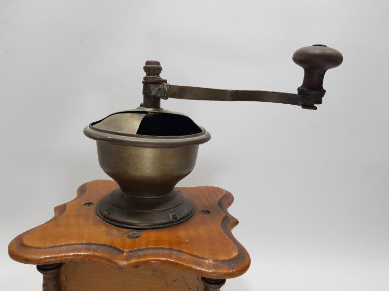 KAHVE KÜLTÜRÜ: OSMANLI DÖNEMİ ÇOK NADİR AHŞAP KAHVE DEĞİRMENİ