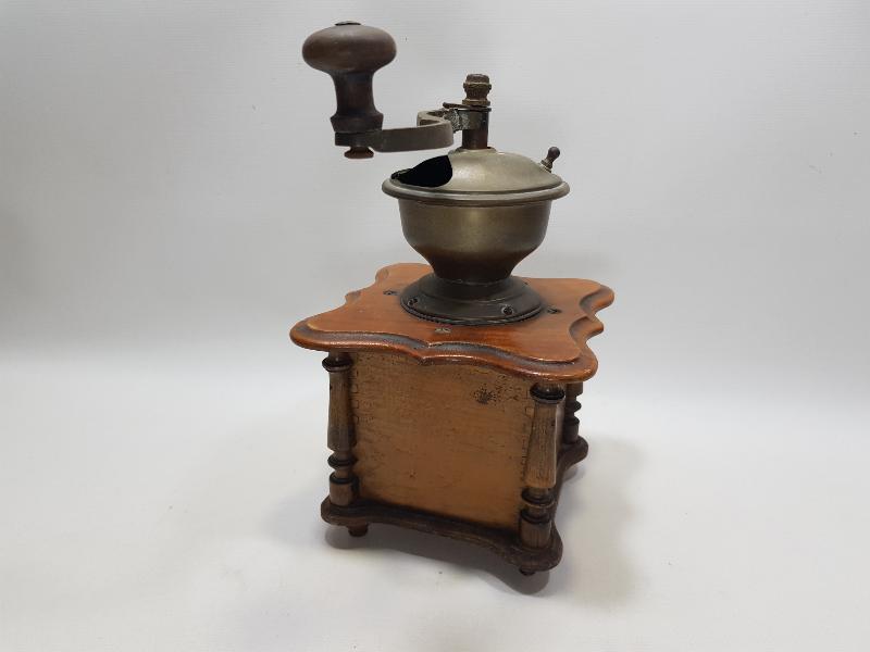 KAHVE KÜLTÜRÜ: OSMANLI DÖNEMİ ÇOK NADİR AHŞAP KAHVE DEĞİRMENİ