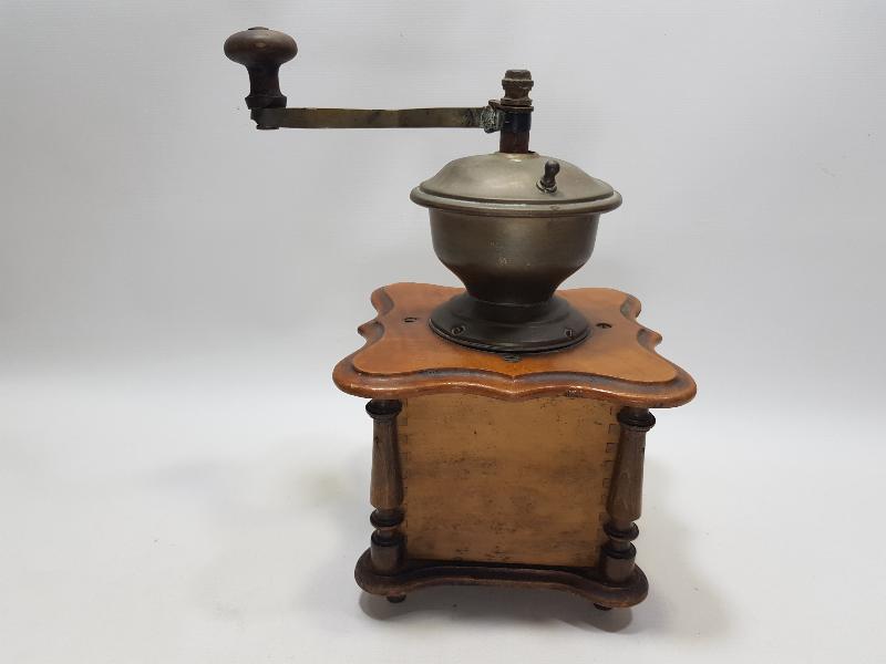 KAHVE KÜLTÜRÜ: OSMANLI DÖNEMİ ÇOK NADİR AHŞAP KAHVE DEĞİRMENİ