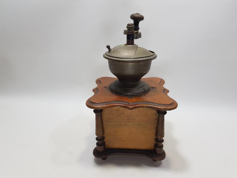 KAHVE KÜLTÜRÜ: OSMANLI DÖNEMİ ÇOK NADİR AHŞAP KAHVE DEĞİRMENİ