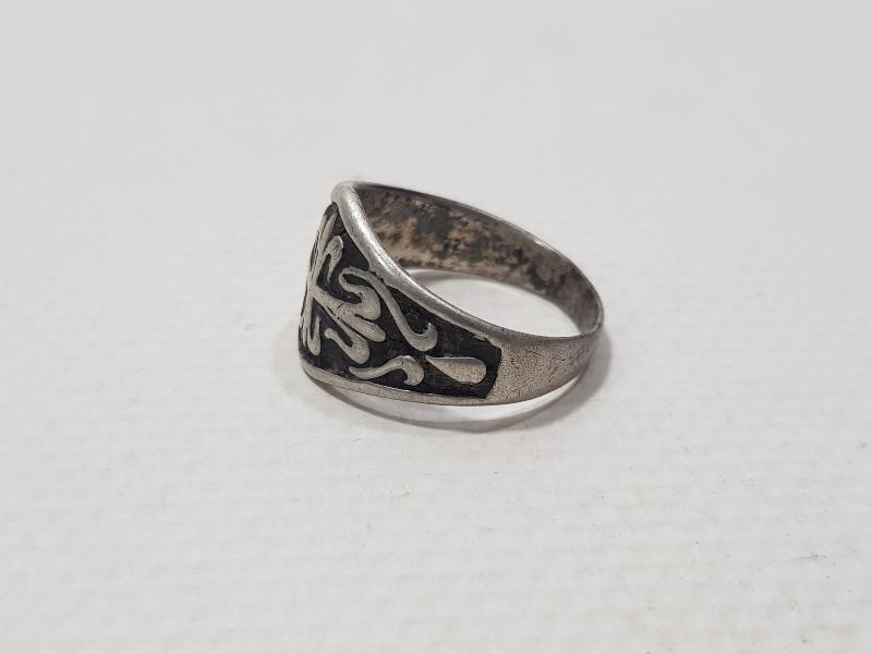 ÜZERİ HAÇ DESENLİ GÜMÜŞ YÜZÜK 