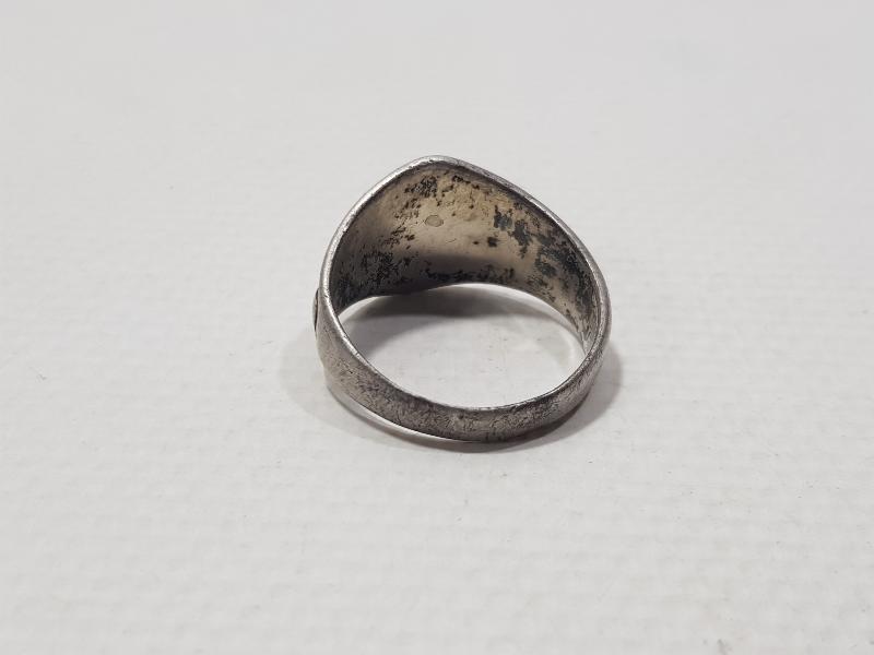 ÜZERİ HAÇ DESENLİ GÜMÜŞ YÜZÜK 