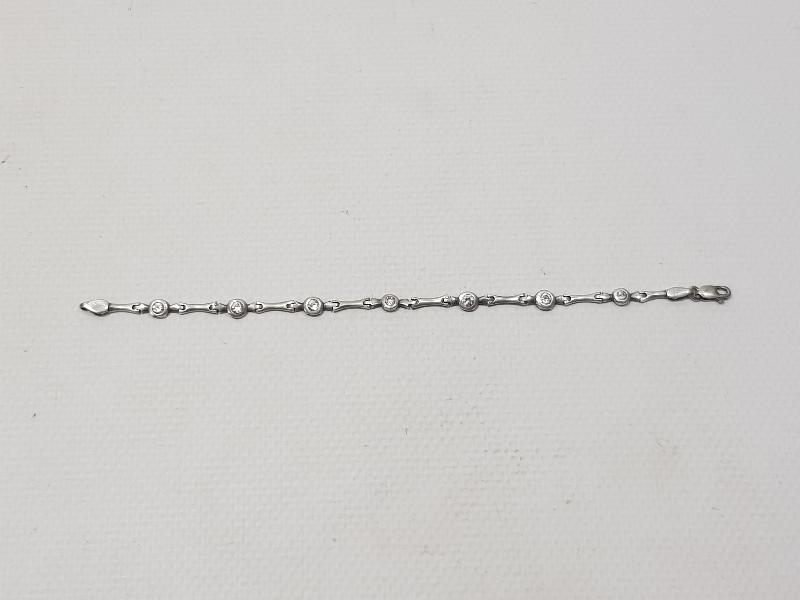 ZİRKON TAŞLARLA SÜSLÜ GÜMÜŞ BİLEKLİK