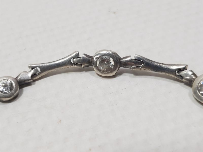 ZİRKON TAŞLARLA SÜSLÜ GÜMÜŞ BİLEKLİK