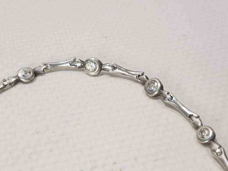 ZİRKON TAŞLARLA SÜSLÜ GÜMÜŞ BİLEKLİK