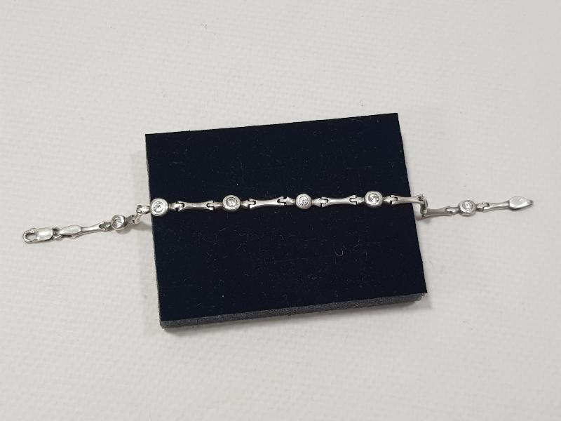 ZİRKON TAŞLARLA SÜSLÜ GÜMÜŞ BİLEKLİK