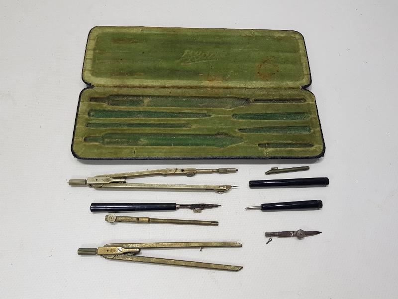 ANTİKA KUTUSUNDA PERGEL TAKIMI