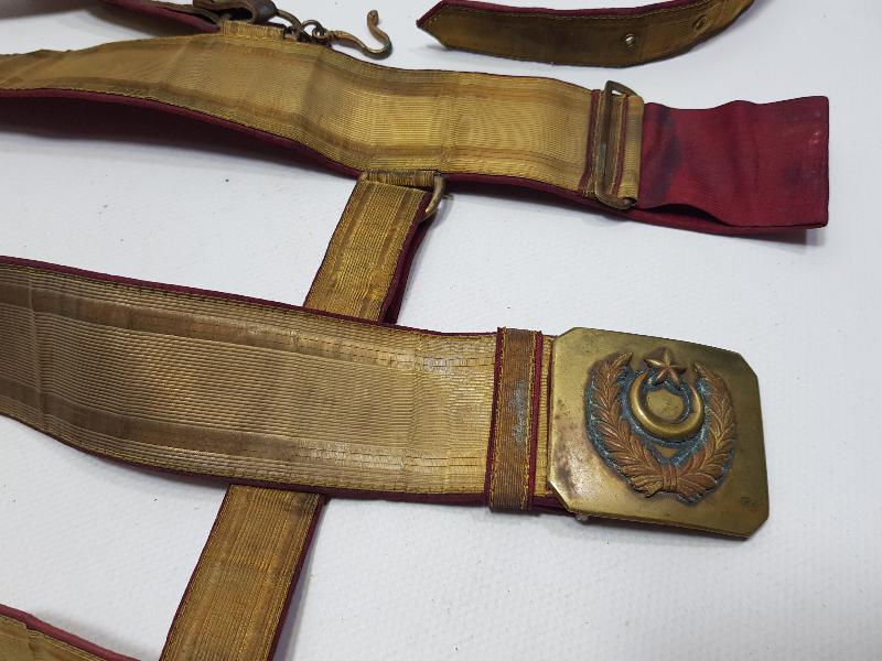 OSMANLI DÖNEMİ ALTIN SIRMA İŞLEMELİ TAM TAKIM SUBAY KEMERİ