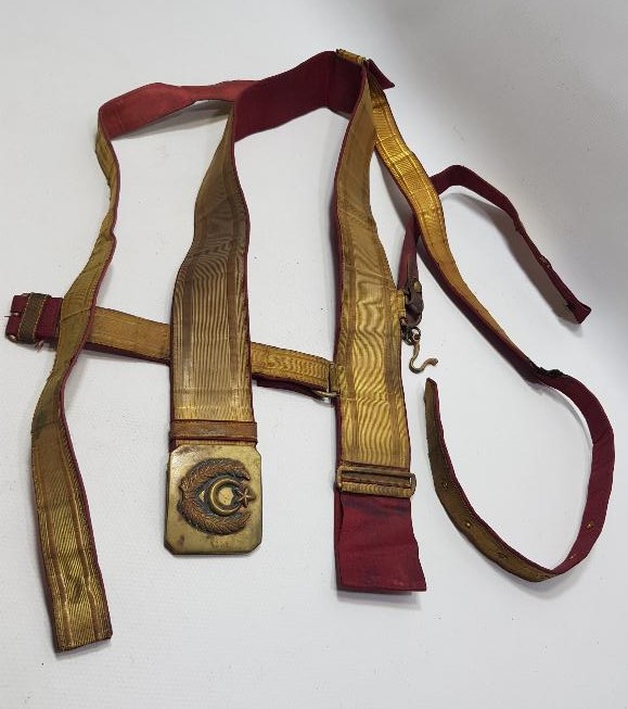 OSMANLI DÖNEMİ ALTIN SIRMA İŞLEMELİ TAM TAKIM SUBAY KEMERİ