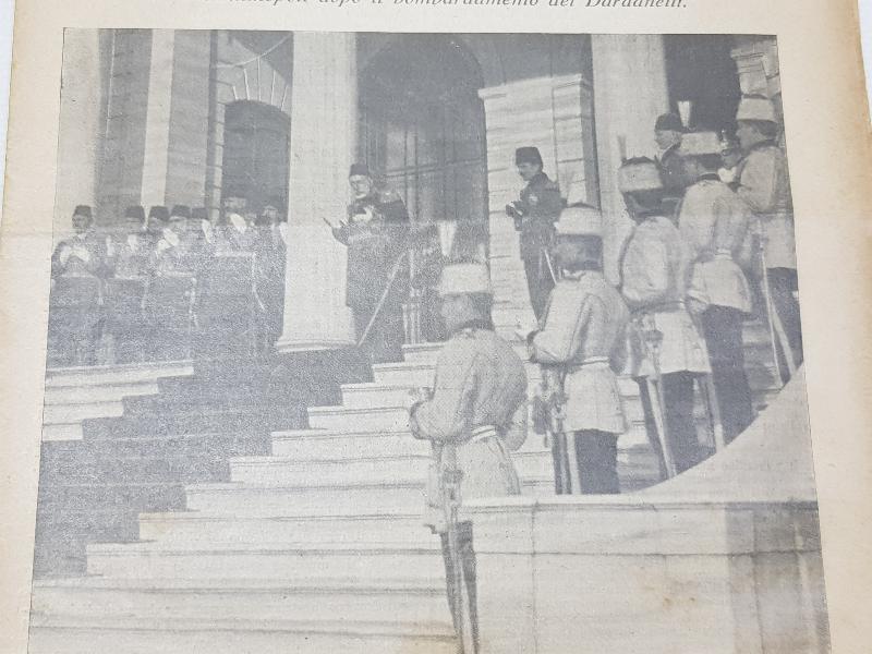 1. DÜNYA SAVAŞI 15 NİSAN 1915 TARİHLİ AVRUPA SAVAŞI DERGİSİ: ÇANAKKALE BOMBARDIMANI SONRASI SARAYDA SULTAN MEHMET REŞAD, ENVER PAŞA VE KOMUTANLAR DUA EDERKEN