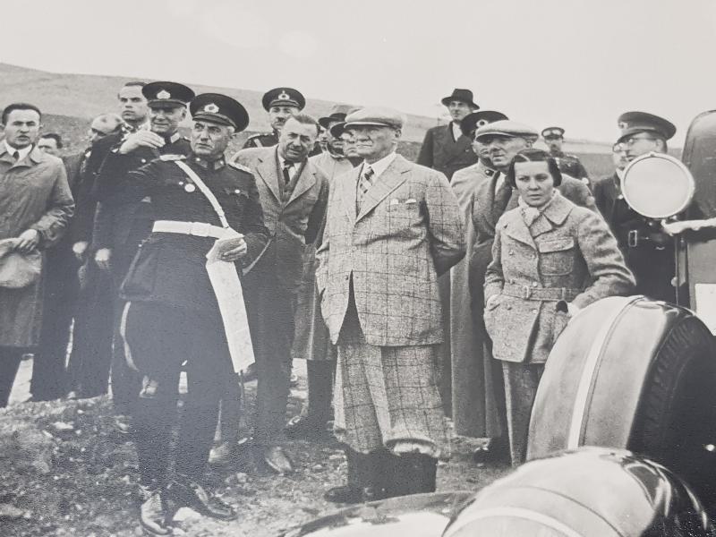 ATATÜRK ASKERİ TATBİKATTA BÜYÜK BOY FOTOĞRAF