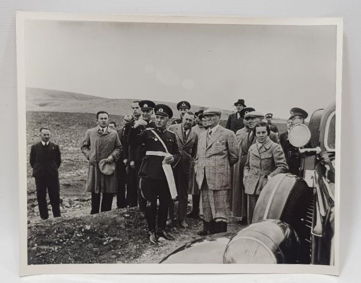 ATATÜRK ASKERİ TATBİKATTA BÜYÜK BOY FOTOĞRAF