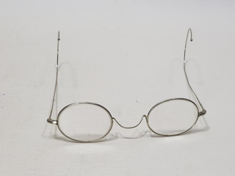 CONSTANTINOPLE: ORJİNAL KUTUSUNDA GÜMÜŞ GÖZLÜK