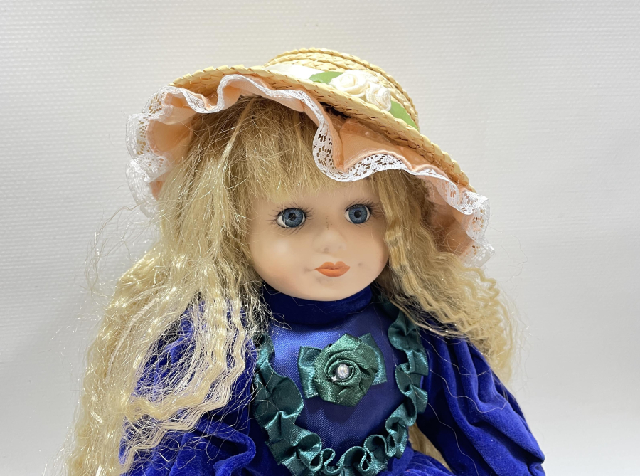 ANTİKA PORSELEN BEBEK