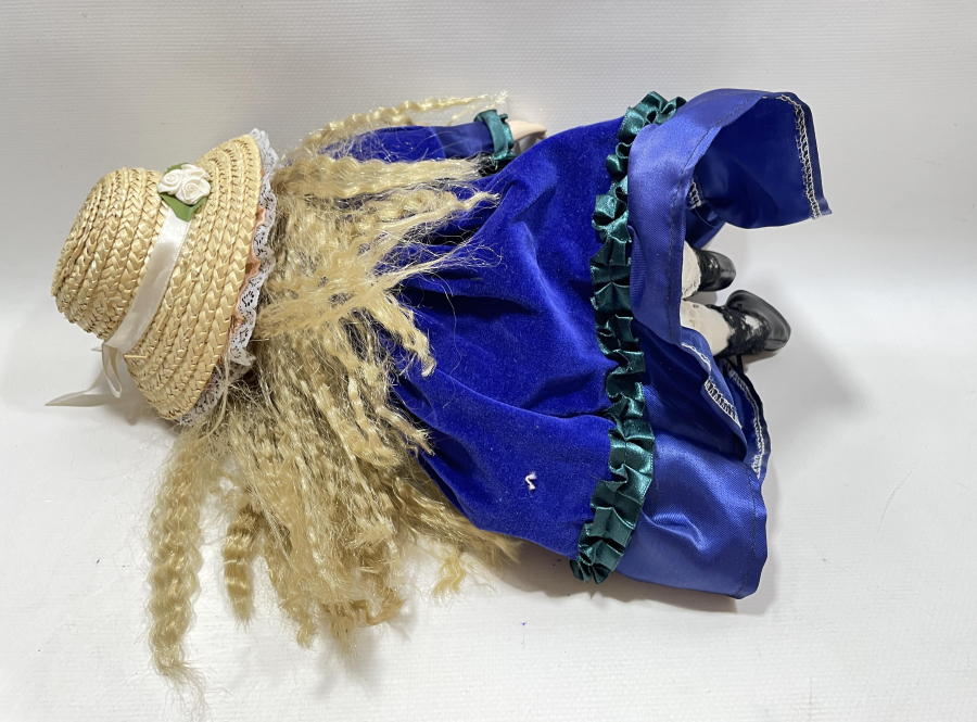 ANTİKA PORSELEN BEBEK