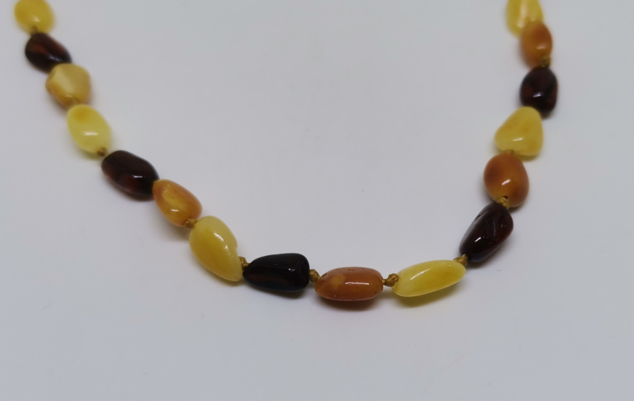 DAMLA KEHRİBARDAN MAMUL COCUK KOLYESİ