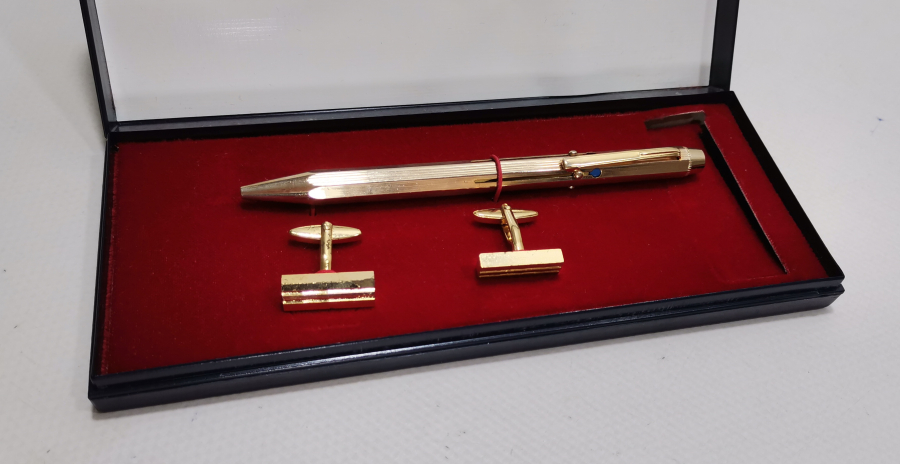 ORJİNAL KUTUSUNDA ALTIN KAPLAMA KALEM VE KOL DÜĞMESİ TAKIMI