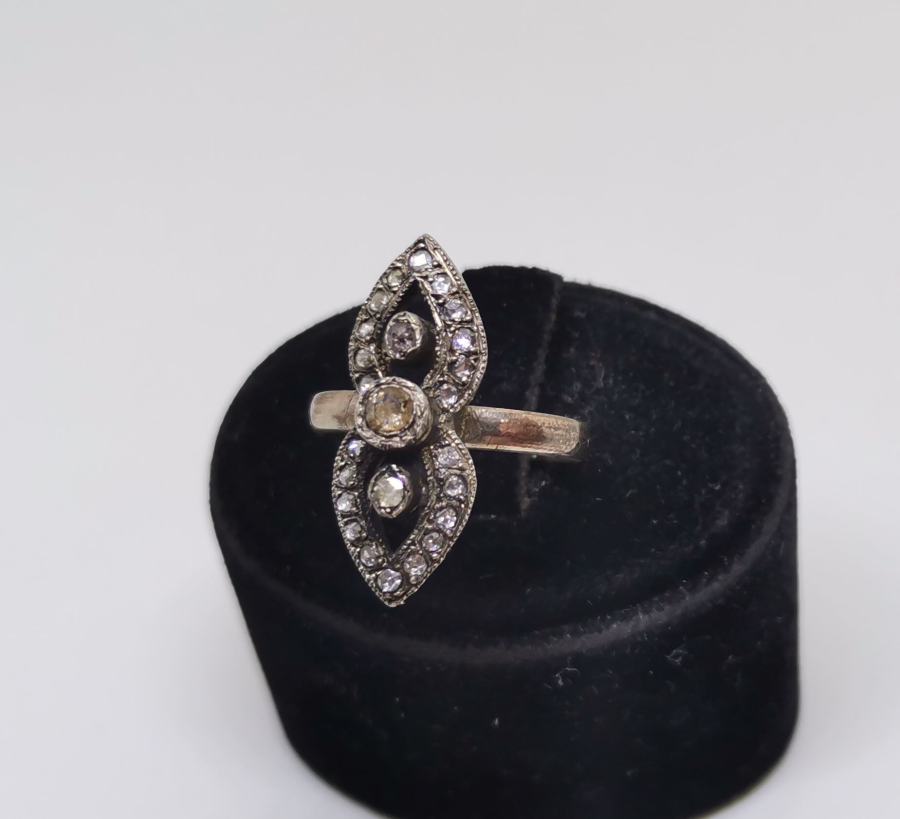 ÖZEL YAPIM FİYONK MODEL ELMAS TAŞLI YÜZÜK