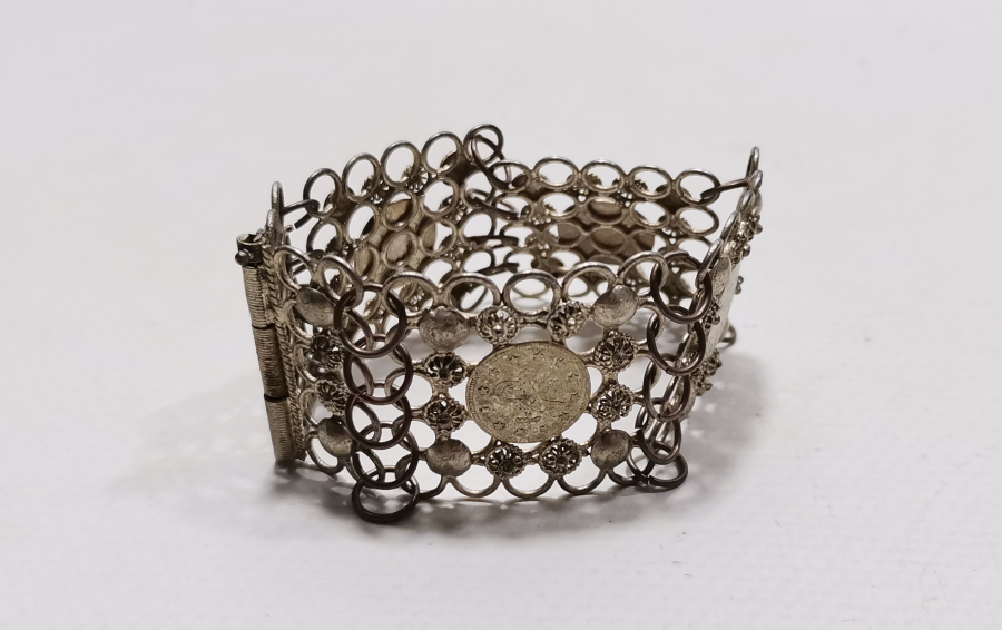 ÜZERİ TUĞRALI EL YAPIMI ANTİKA BİLEKLİK