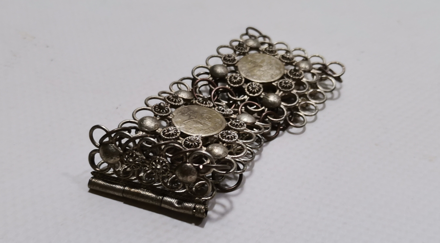 ÜZERİ TUĞRALI EL YAPIMI ANTİKA BİLEKLİK