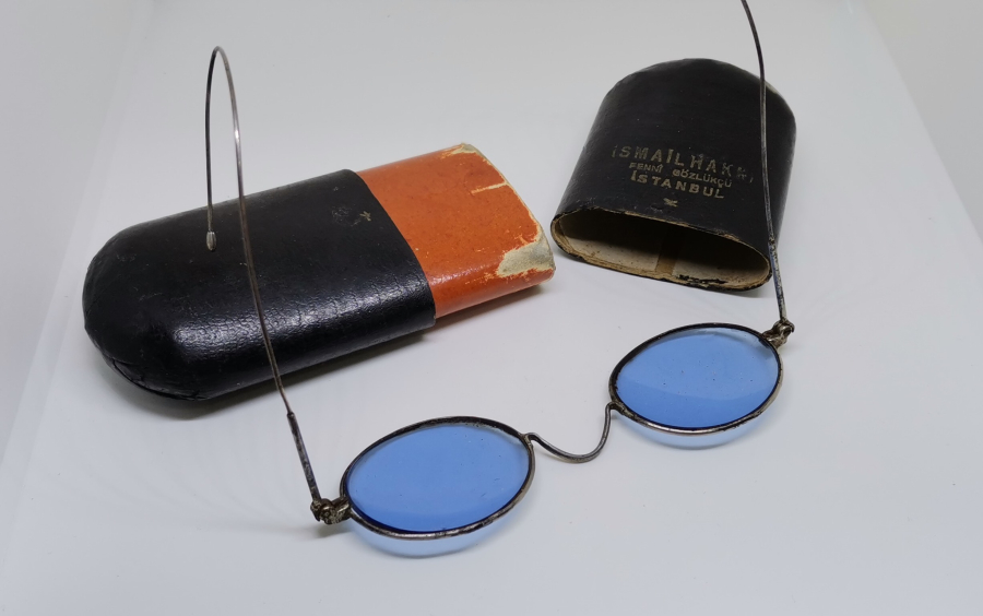 CUMHURİYET BAŞLARI RENKLİ CAMLI ÇOK NADİR EL YAPIMI GÖZLÜK