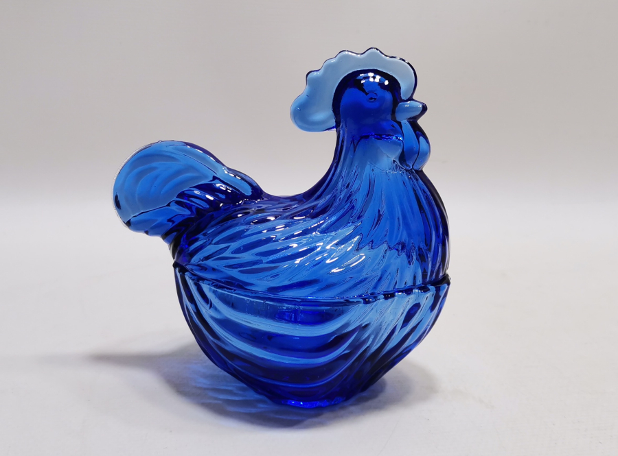 NADİR RENKTE HOROZ FORMUNDA YAPILMIŞ ANTİKA KAPAKLI ŞEKERLİK