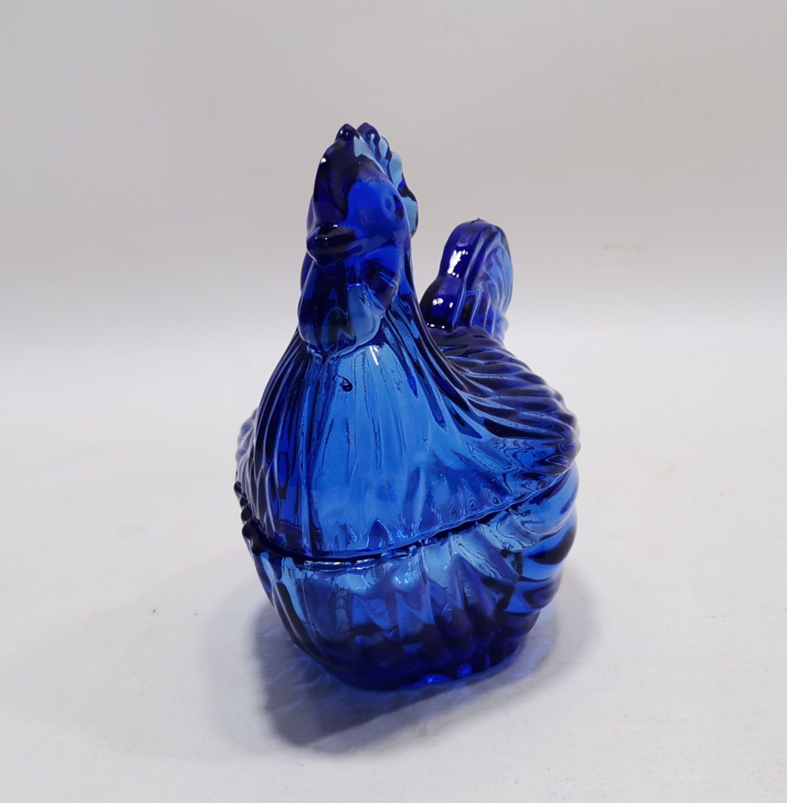 NADİR RENKTE HOROZ FORMUNDA YAPILMIŞ ANTİKA KAPAKLI ŞEKERLİK