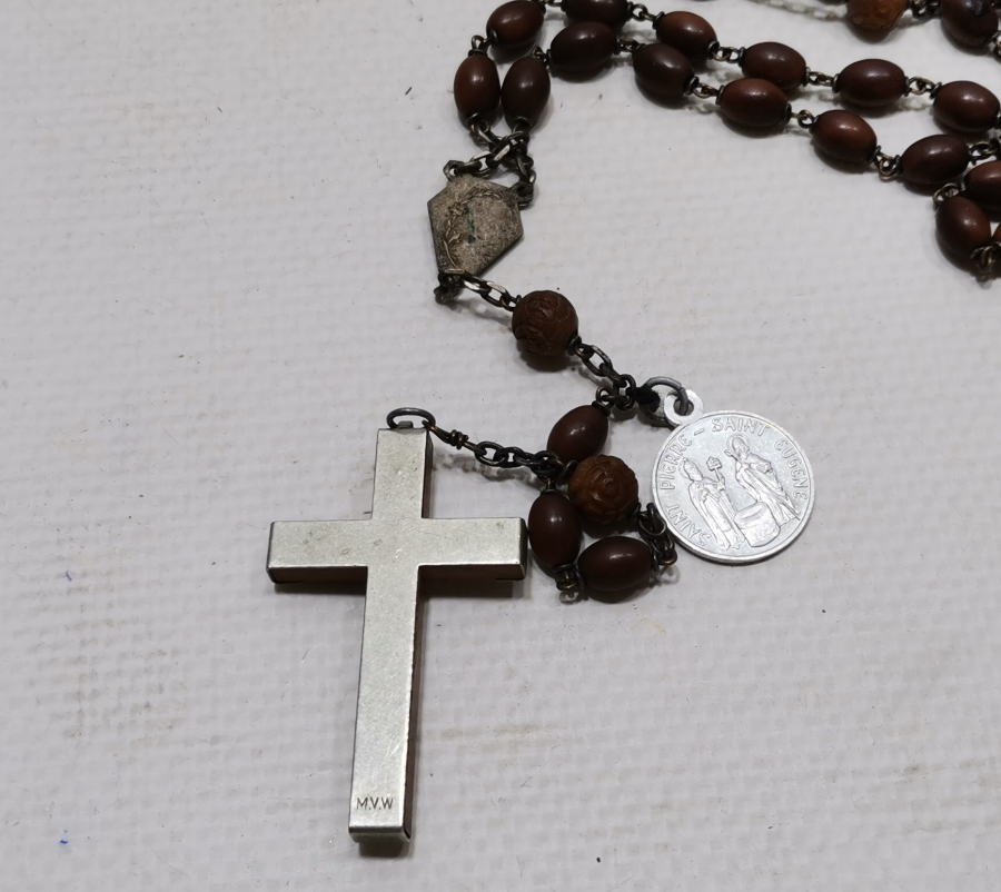 ANTİKA KUKA PAPAZ TESPİHİ