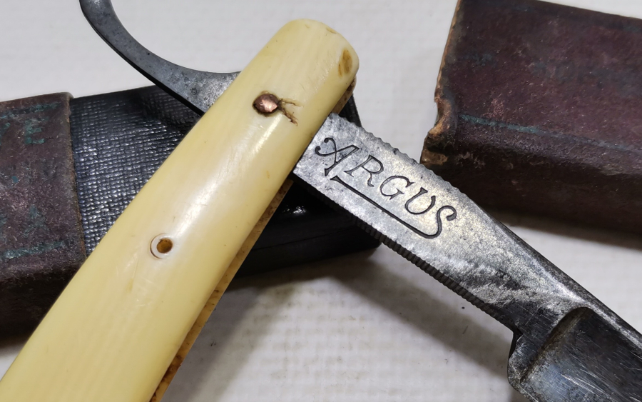 FİLDİŞİ SAPLI ORJİNAL KUTUSUNDA BERBER USTURASI