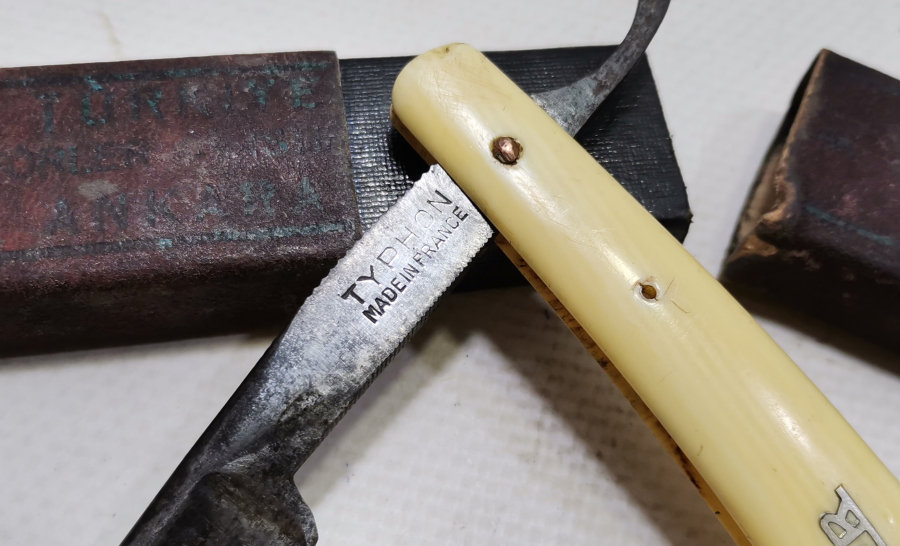 FİLDİŞİ SAPLI ORJİNAL KUTUSUNDA BERBER USTURASI