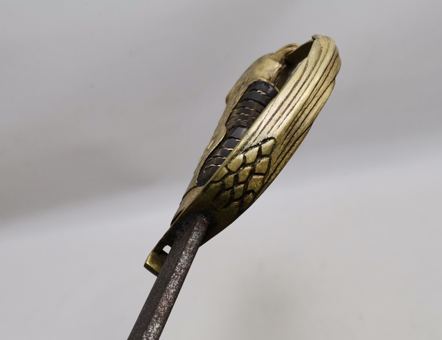 KARTAL BAŞLI VE BOYNUZ SAPLI ANTİKA HAVACI SUBAY KILICI