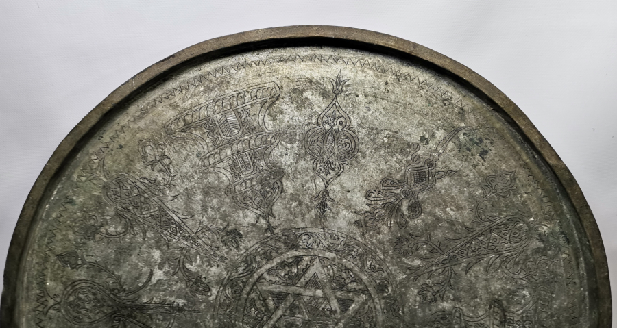 ÜZERİ OSMANLICA YAZILI İŞLEMELİ BAKIR ORTA SİNİSİ