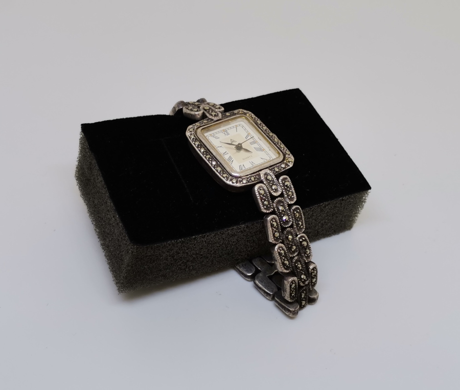 MARGAZİT TAŞLI GÜMÜŞ KOL SAATİ