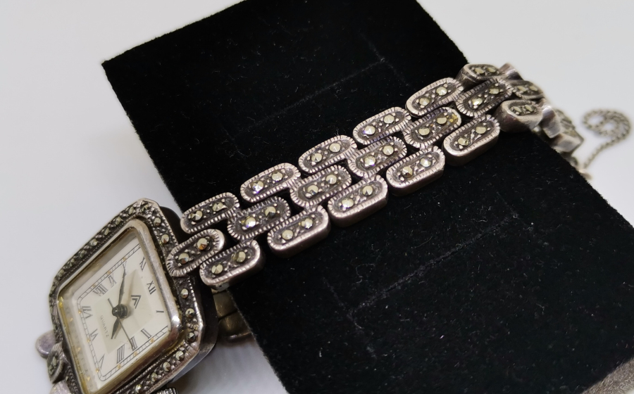 MARGAZİT TAŞLI GÜMÜŞ KOL SAATİ