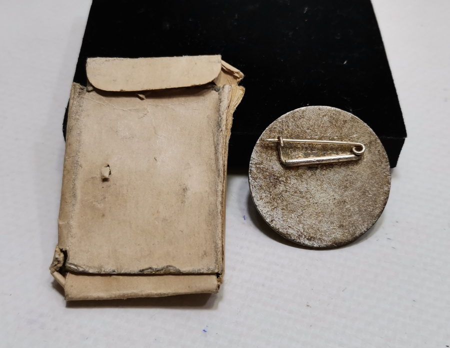 ORJİNAL KUTUSUNDA MİNELİ KORE HARBİ ROZETİ